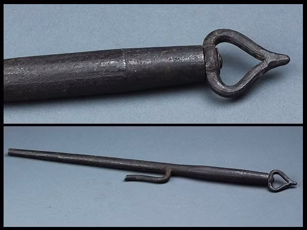 Trong một số phái Judo của Nhật Bản, Jitte được sử dụng như một cây gậy ngắn để khóa tay chân đối phương hoặc kết hợp với các đòn quăng quật.