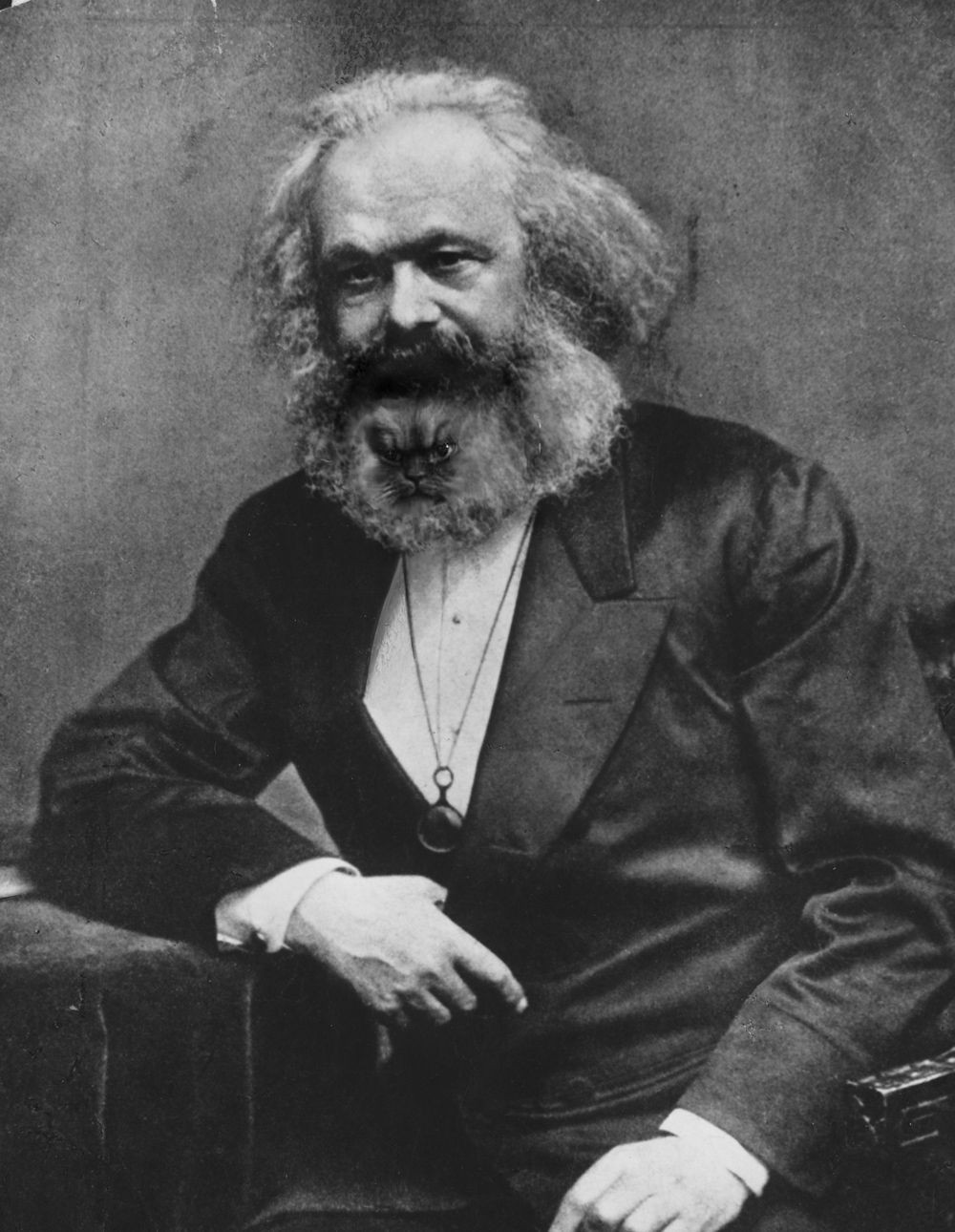 “Bản thân nhà giáo dục cũng cần phải được giáo dục” - Karl Marx (1818 - 1883), nhà triết học, nhà cách mạng vô sản người Đức.