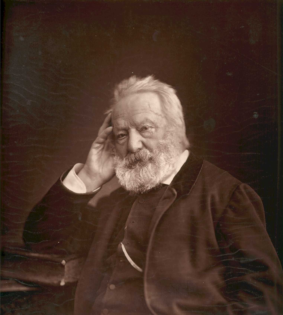“Một đứa trẻ được dạy bảo tốt sẽ trở thành người tốt” - Victor Hugo (1802 - 1855), đại văn hào Pháp.