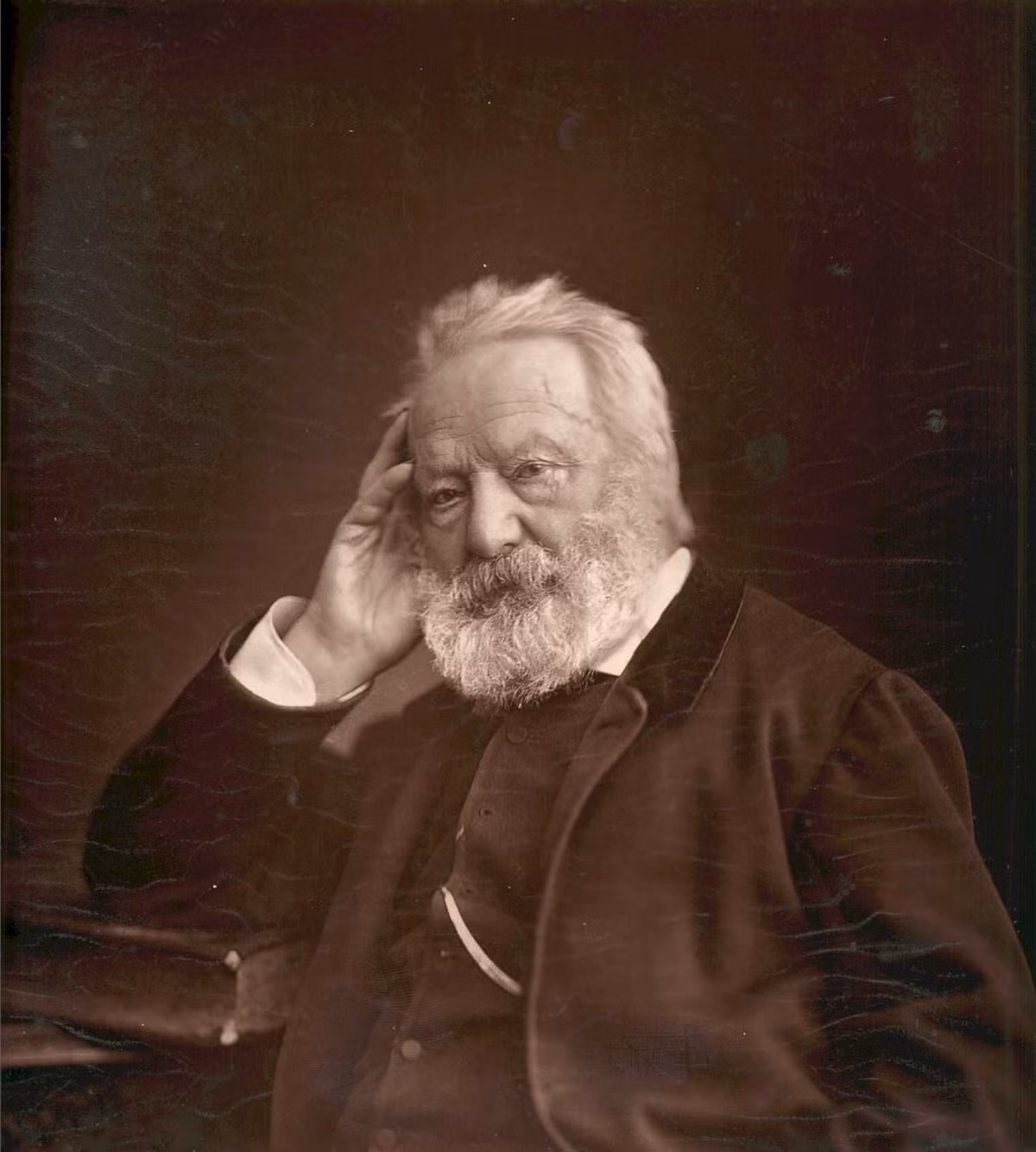 “Một đứa trẻ được dạy bảo tốt sẽ trở thành người tốt” - Victor Hugo (1802 - 1855), đại văn hào Pháp.