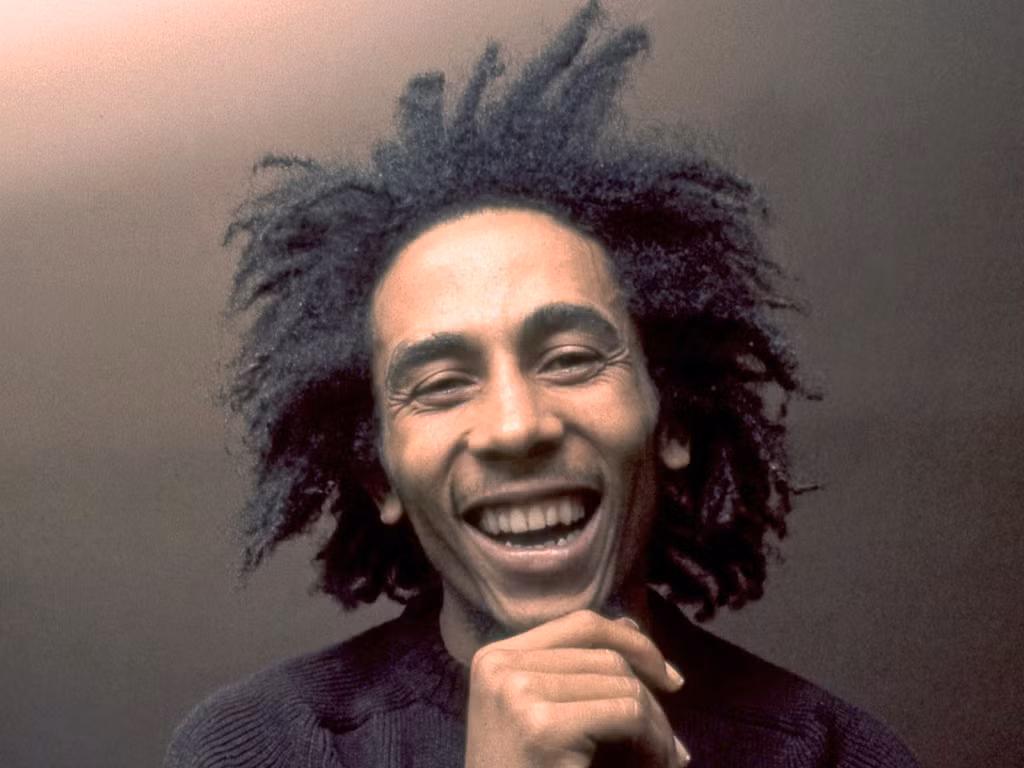 Bob Marley tiên phong ở dòng nhạc reggae và được vinh danh trên Đại sảnh Danh vọng Rock and Roll sau khi mất năm 1981. Sau 39 năm, khán giả vẫn nhớ về ông như một huyền thoại. Các bản phát nhạc trực tuyến của Marley tăng vọt và thương hiệu đồ dùng điện tử của cố nghệ sĩ bỏ túi hơn3 triệu USD, nâng tổng thu nhập cả năm của ông lên14 triệu USD. Ảnh:Wamc.