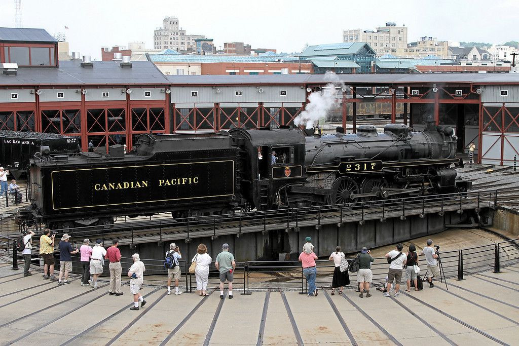 4. Di tích Lịch sử Quốc gia Steamtown là nơi tái hiện thời hoàng kim của kỹ nghệ đường sắt nước Mỹ thời cận đại. Đến thăm di tích này, du khách sẽ được chiêm ngưỡng đoàn tàu hơi nước cổ xưa cùng nhiều kỷ vật quý của ngành đường sắt Hoa Kỳ.