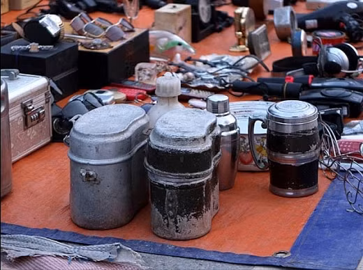 Những chiếc cặp lồng “cổ” giờ trở thành hàng hiếm, được những người sưu tầm đồ xưa săn lùng với giá cao nếu còn đẹp và nguyên vẹn... Ảnh: PetroTimes.