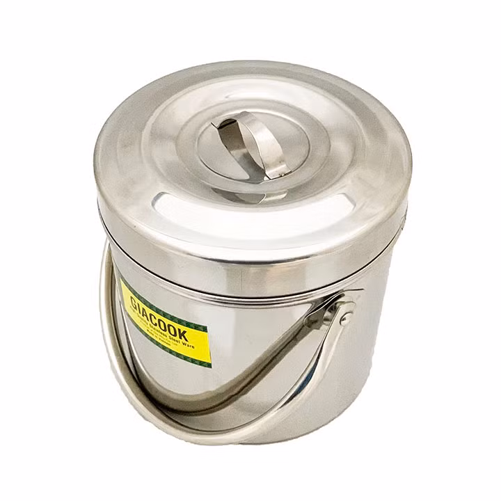 Về cơ bản, cái cặp lồng được sử dụng để mang đồ ăn trong hoàn cảnh không thể sử dụng được các dụng cụ nấu nướng thông thường. Nó luôn có quai để tiện cho việc vận chuyển.