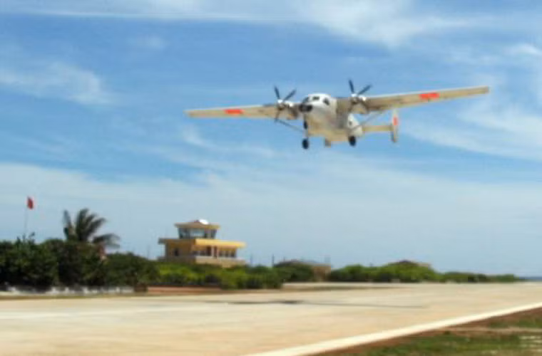 Ngày 12/5/2005, máy bay PZL M28 của Không quân Nhân dân Việt Nam đã hạ cánh thành công xuống sân bay ở đảo Trường Sa lớn (quần đảo Trường Sa).