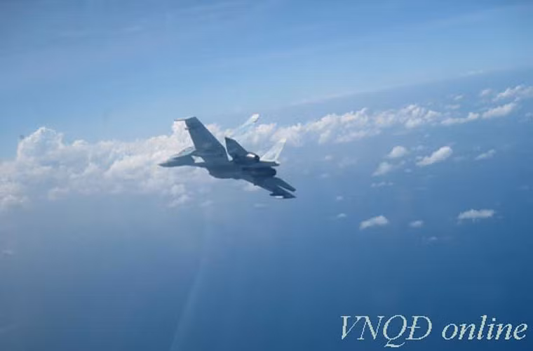 So với Su-27SK/PU, Su-30MK2 hiện đại hơn với khả năng mang “sát thủ diệt hạm” Kh-31A và nhiều loại vũ khí tấn công chính xác cao. 