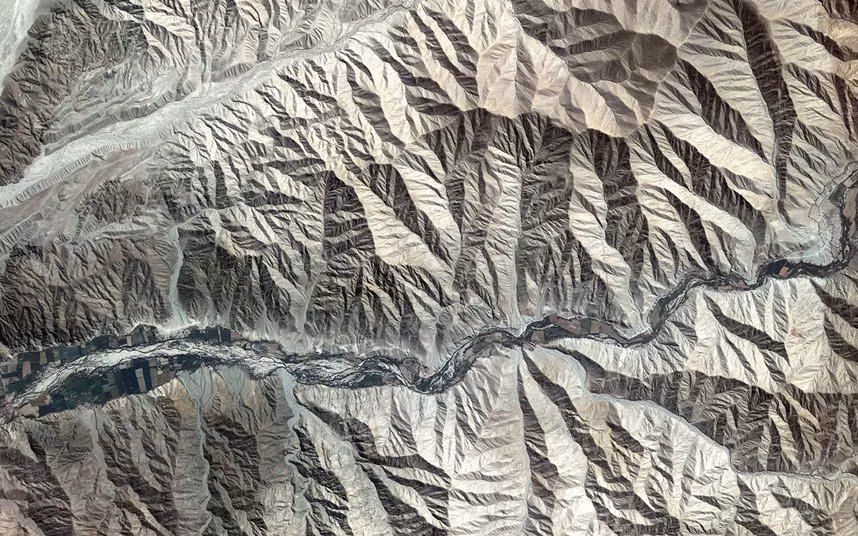 Cảnh quan Peru độc một màu xám.