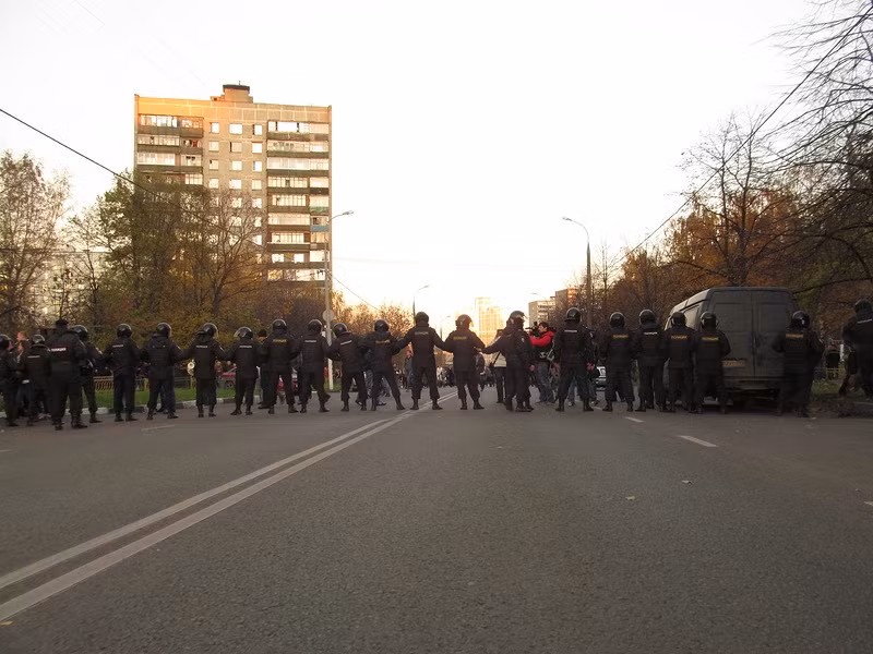 Cuộc nổi loạn ở phía nam thủ đô Nga bùng lên hôm 13/10 nhằm kêu gọi các cơ quan chức năng phải nhanh chóng tìm kiếm, bắt giữ và trừng phạt nặng kẻ giết người.