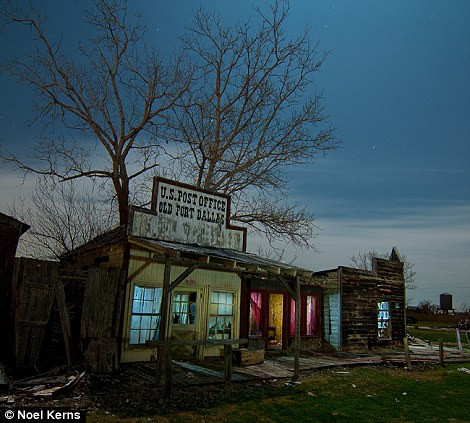 Một bưu điện bị bỏ hoang bên lề tuyến đường 66.