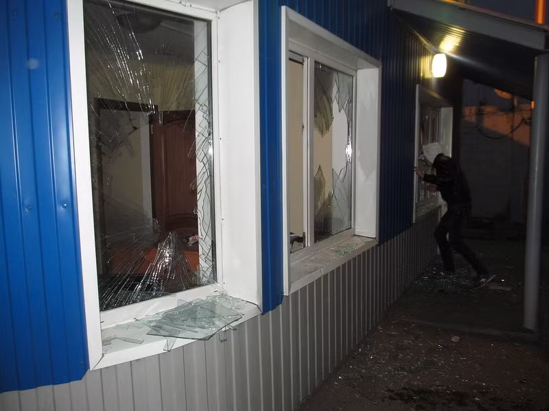 Trong ngày bạo loạn đầu tiên (13/10), cảnh sát Moscow đã bắt giữ hàng trăm người nổi loạn ở huyện Biryulovo sau vụ sát hại dã man một thanh niên da trắng Nga.