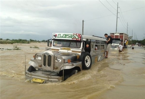 Cơ quan phòng vệ dân sự Philippines cho biết, một sĩ quan đã thiệt mạng trong khi đang giải cứu các nạn nhân của báo Nari.