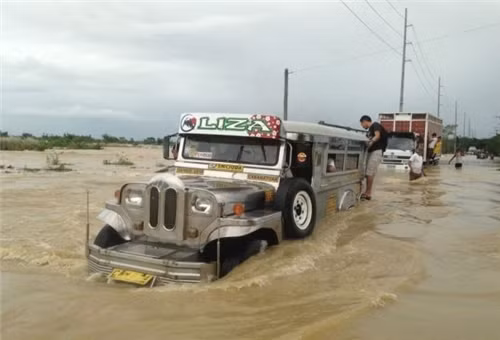 Cơ quan phòng vệ dân sự Philippines cho biết, một sĩ quan đã thiệt mạng trong khi đang giải cứu các nạn nhân của báo Nari.
