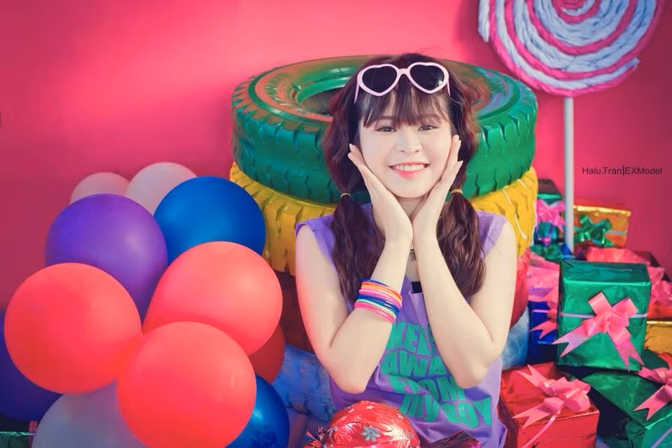 Trò chuyện với Trà My, được biết cô bạn rất thích chụp ảnh và có ước mơ trở thành một người mẫu ảnh và một nhà kinh doanh.