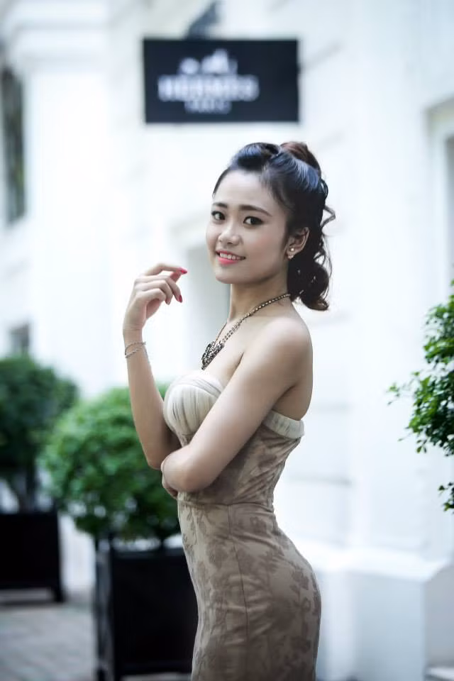 Chu Ngọc Trâm sinh năm 1995, đang là sinh viên lớp 511403B - Khoa kinh tế quản trị kinh doanh, Đại học Phương Đông. Cô bạn xinh đẹp có chiều cao 1m64 và nặng 48kg, được đánh giá là thí sinh có gương mặt xinh đẹp nhất trong top 20.