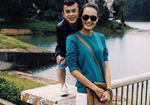 Cặp đôi chú lùn Trần Xuân Tiến và người mẫu cao kều Lê Thanh Thảo là "cặp đôi đũa lệch" rất thú vị được nhiều bạn trẻ yêu mến. Trần Xuân Tiến (Kaydy Trần) được biết đến là chàng lùn đáng yêu của nhóm hài DamTV rất nổi tiếng trên mạng và việc cậu kết thân với Lê Thanh Thảo khiến nhiều bạn trẻ bất ngờ, nể phục.