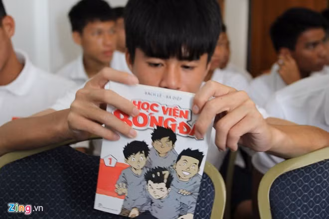 Điểm yếu lớn nhất của em út U19 là thể hình. Thấp bé, chỉ nặng hơn 50kg nên Thanh Hậu luôn gặp bất lợi trong những pha tranh chấp với các cầu thủ có thể hình cao lớn. Hơn nữa, tâm lý của Thanh Hậu cũng kém vững vàng hơn những người anh khác... Chính vì vậy, dù có kỹ thuật tốt nhưng Thanh Hậu lại thiếu đi sự ổn định vô cùng quan trọng.