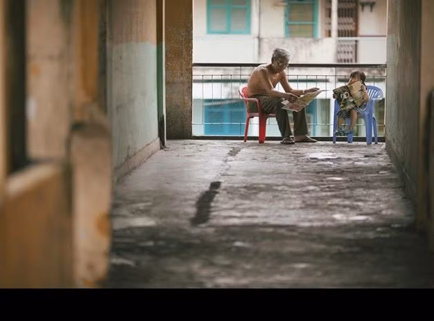 Tác giả Tâm Bùi kể lại: "Trước khi quyết định chụp bộ ảnh này, Aimee có lo lắng bảo là không biết người ta có so sánh mẹ con em với bộ ảnh “Gà Trống” của anh không. Mình bảo em đừng lo, “Gà Trống” là thế giới hoàn hảo được sắp đặt, là mơ ước cho nhiều người đàn ông hướng tới. Còn em, “Gà Mái” lại là sự thật trần trụi về 2 số phận đang quyện chặt vào nhau. Và đây là món quà dành cho mẹ con em, anh chỉ biết làm có thế".