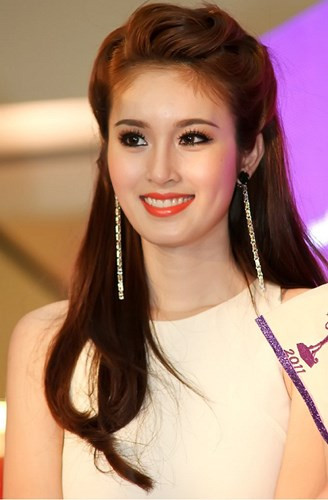 Nong Poy hiện tại đang là một trong những ngôi sao sáng nhất trong làng giải trí Thái Lan. Gương mặt, ngoại hình của Nong Poy xứng đáng với hai từ "hoàn hảo". Nó là thế mạnh giúp hot girl chuyển giới phát huy tốt trong vai trò một người mẫu, diễn viên...