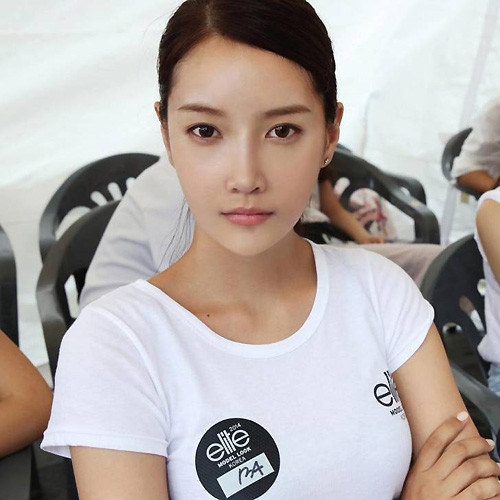 Ước tính, chi phí để thực hiện cuộc "đại tu" này của Park Dong Hee vào khoảng 57 triệu won (hơn 1 tỷ đồng). "Quái vật hóa tiên nữ" khiến rất nhiều người ngỡ ngàng, choáng ngợp. Ít ai có thể tin được Park Dong Hee lại thay đổi nhanh chóng và mang vẻ đẹp hoàn hảo đến thế.