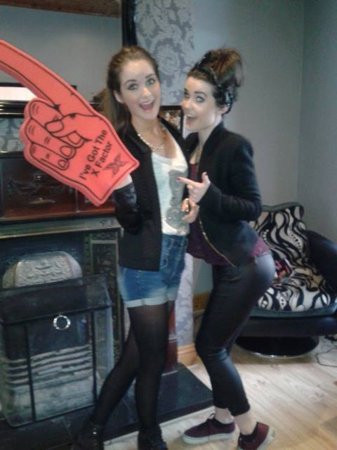 Cách chơi của Michaela được nhiều chàng trai cho rằng là một hành động thể hiện sự chiều chuộng và hết mình vì người yêu. Tuy nhiên một số ý kiến khác lại cho rằng việc làm đó chẳng khác nào một chiêu khoe giàu, khoe tài sản.