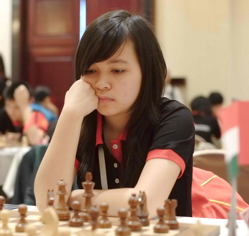 Mai Hưng cùng đội tuyển quốc gia giành huy chương đồng ASIAD 2010. Năm 2011 tại Giải Cờ vua đồng đội nữ thế giới (dành cho các đội tuyển nữ xuất sắc) ở Thổ Nhĩ Kỳ, đội tuyển Việt Nam chỉ xếp thứ 7. Tuy nhiên Mai Hưng giành được huy chương đồng cá nhân bàn 3. Mai Hưng có tên trong đội tuyển Việt Nam dự Olympiad cờ vua từ năm 2010. Cuối năm 2012, cô đại diện cho Việt Nam ở lứa tuổi U18 nữ tại Giải vô địch cờ vua thế giới. Cô xếp hạng 4 chung cuộc, đồng điểm với kỳ thủ huy chương đồng nhưng kém hệ số phụ.