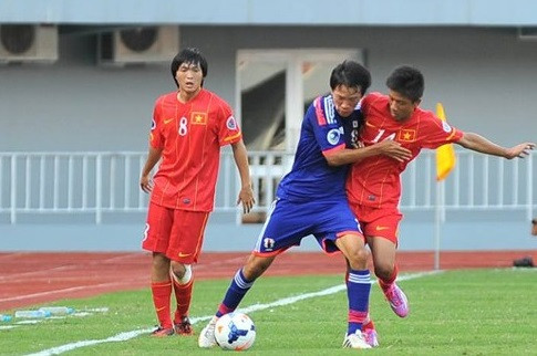 U19 Việt Nam ra sân với một nửa đội hình được thay đổi. Nhiều nhân tố mới được thầy "Giôm" sử dụng như thủ môn Phí Minh Long, Thanh Tùng, Hồng Duy... Ảnh: Zing