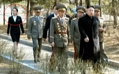 Em gái Kim Jong-un (trang phục màu đen đi cuối cùng)
