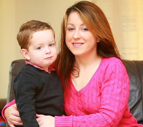 Tuy cả mẹ và bé Brandon đều khỏe mạnh nhưng họ vẫn thường xuyên tiến hành kiểm tra sức khỏe định kỳ để sớm có phát hiện nếu có bất kỳ dấu hiện lạ nào.