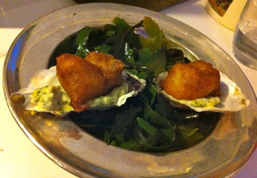 Hàu tẩm bột chiên giòn rụm.