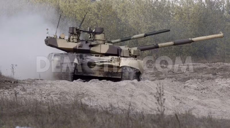 Xe tăng loại Oplot cũng có mặt tại đây.