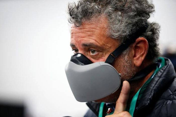 Mặt nạ Airxom, sử dụng công nghệ lọc để tiêu diệt các chất ô nhiễm hữu cơ, hóa học cũng như vi sinh vật.