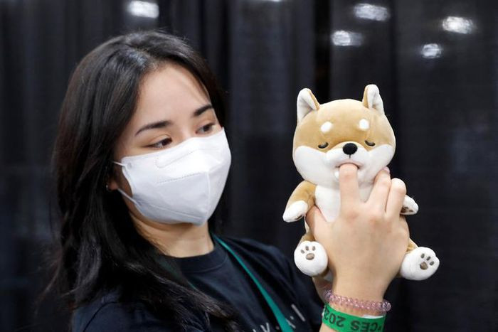 Amagami Ham Ham, một robot trị liệu có thể gặm ngón tay để mang lại cảm giác thoải mái, giảm căng thẳng cho người dùng.