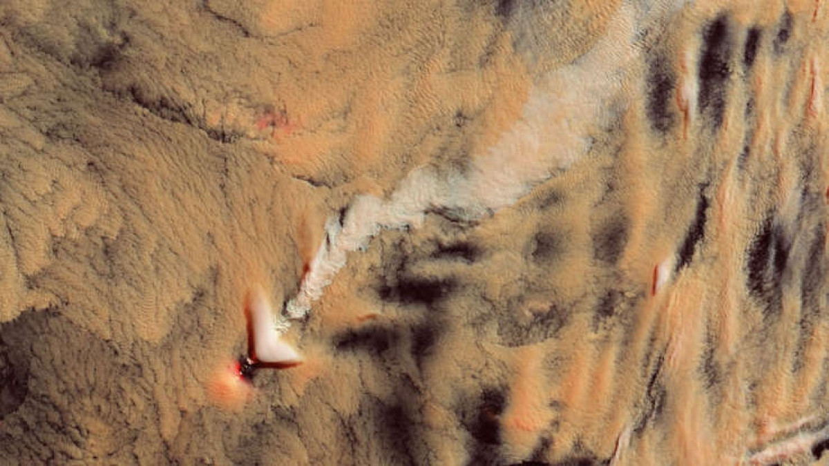 Ngày 7/11/2021, Landsat 8 đã ghi lại hình ảnh núi Michael - một ngọn núi lửa cao 843 mét nằm ở quần đảo Nam Sandwich ở Nam Đại Tây Dương.