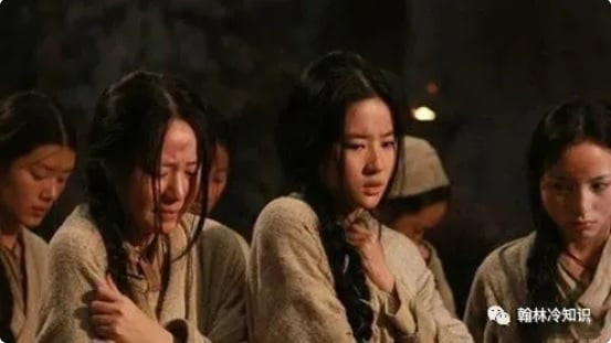 Tu choi tuan tang voi hoang de cac phi tan se bi sao?