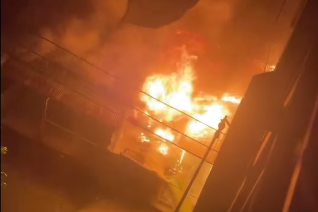 Hien truong vu chay nha luc rang sang o TP HCM, 3 nguoi tu vong-Hinh-2