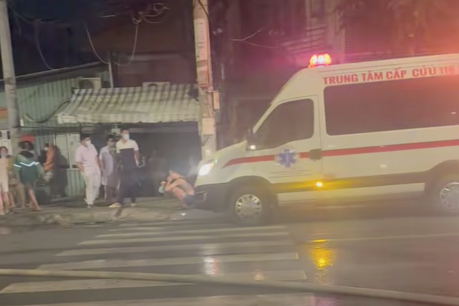 Hien truong vu chay nha luc rang sang o TP HCM, 3 nguoi tu vong-Hinh-4
