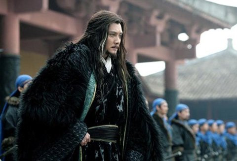  2. Hạng Vũ (232- 202 TCN): Là một nhà quân sự, chính trị nổi tiếng đánh bại nhà Tần và tranh chấp thiên hạ với Lưu Bang - người sáng lập ra nhà Hán. Ông bị Lưu Bang đánh bại trong cuộc chiến Hán Sở tranh hùng và vì thể diện, ông đã tự vẫn trên sông Giang Đông. Trong ảnh là S ở Bá Vương Hạng Vũ trong một tác phẩm điện ảnh đương đại.