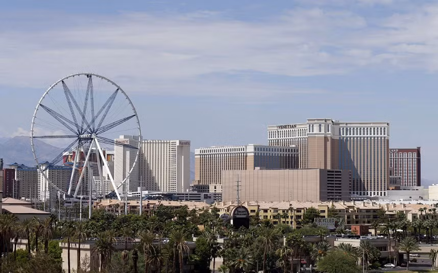 Vòng đu quay High Roller có chiều cao kỷ lục tương đương chiều cao của một tòa nhà 55 tầng.