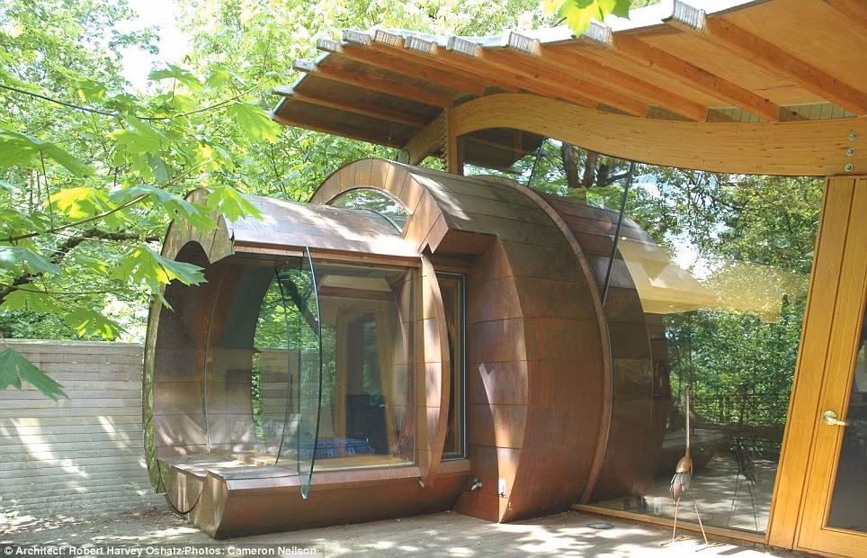 Ngồi nhà được thiết kế bằng kính và gỗ rất độc đáo ở Anh.