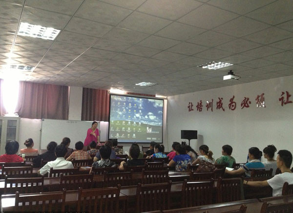 Lớp học chỉ có một mình Yang là đàn ông.