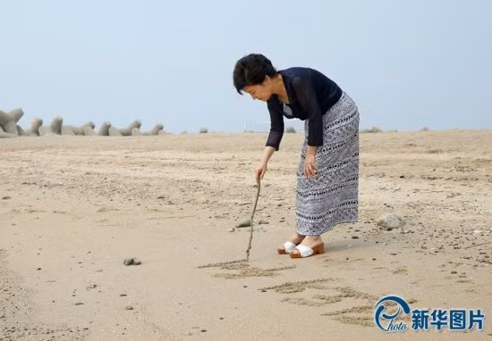 Ngày hôm qua (30/7), bà Park Geun-hye đã đăng những hình ảnh rất đời thường trong kỳ nghỉ của mình lên trang Facebook cá nhân.