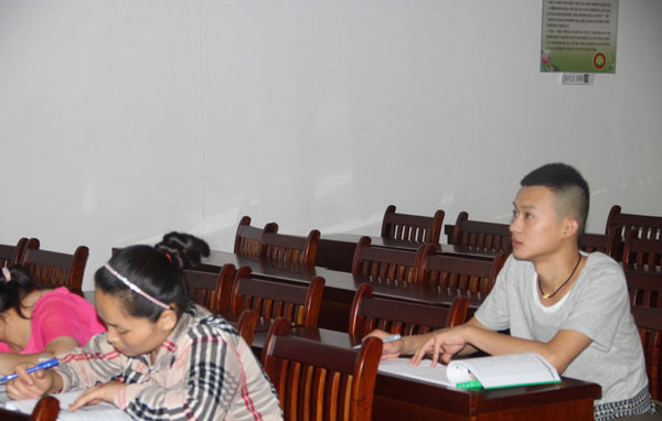 Yang tiết lộ anh thường được trả thù lao 200 NDT (khoảng 32 USD) cho mỗi lần hành nghề.