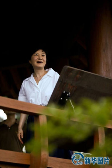 Một số nguồn tin tại văn phòng Tổng thống tiết lộ kỳ nghỉ của Park Geun-hye đã phải rút ngắn vì bà phải trở lại văn phòng để giải quyết một số vấn đề đột xuất.