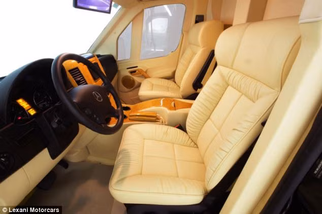 Buồng lái của xe cũng được thiết kế rất sang trọng.