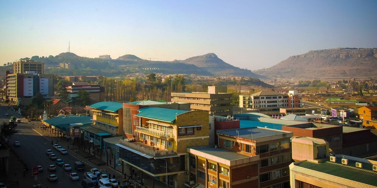 Vương quốc Lesotho là một quốc gia tại Nam châu Phi, có diện tích khoảng 30.355 km2.