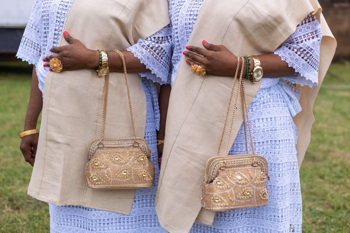 Một lễ hội tôn vinh các cặp song sinh tại thị trấn này đã diễn ra vừa qua. Những người tổ chức lễ hội – cũng là cặp song sinh – cho biết cuối cùng họ muốn lập kỷ lục thế giới về cuộc tụ họp đông nhất của các cặp song sinh trên hành tinh.