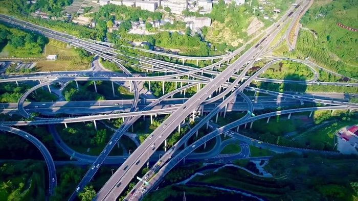 Bên cạnh đó, Trung Quốc còn khiến cả thế giới phải "ngả mũ, thán phục" bởi hàng loạt công trình độc nhất vô nhị, hay có thể làm được những việc không thể tin nổi