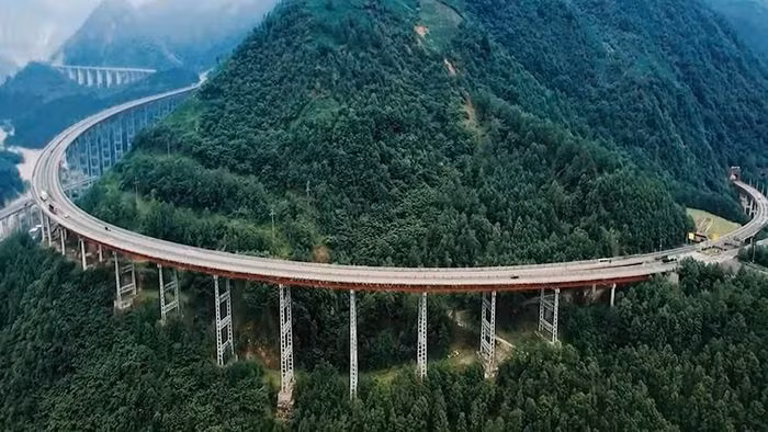 Xây dựng "cao tốc trên mây" dài 240km trong 5 năm