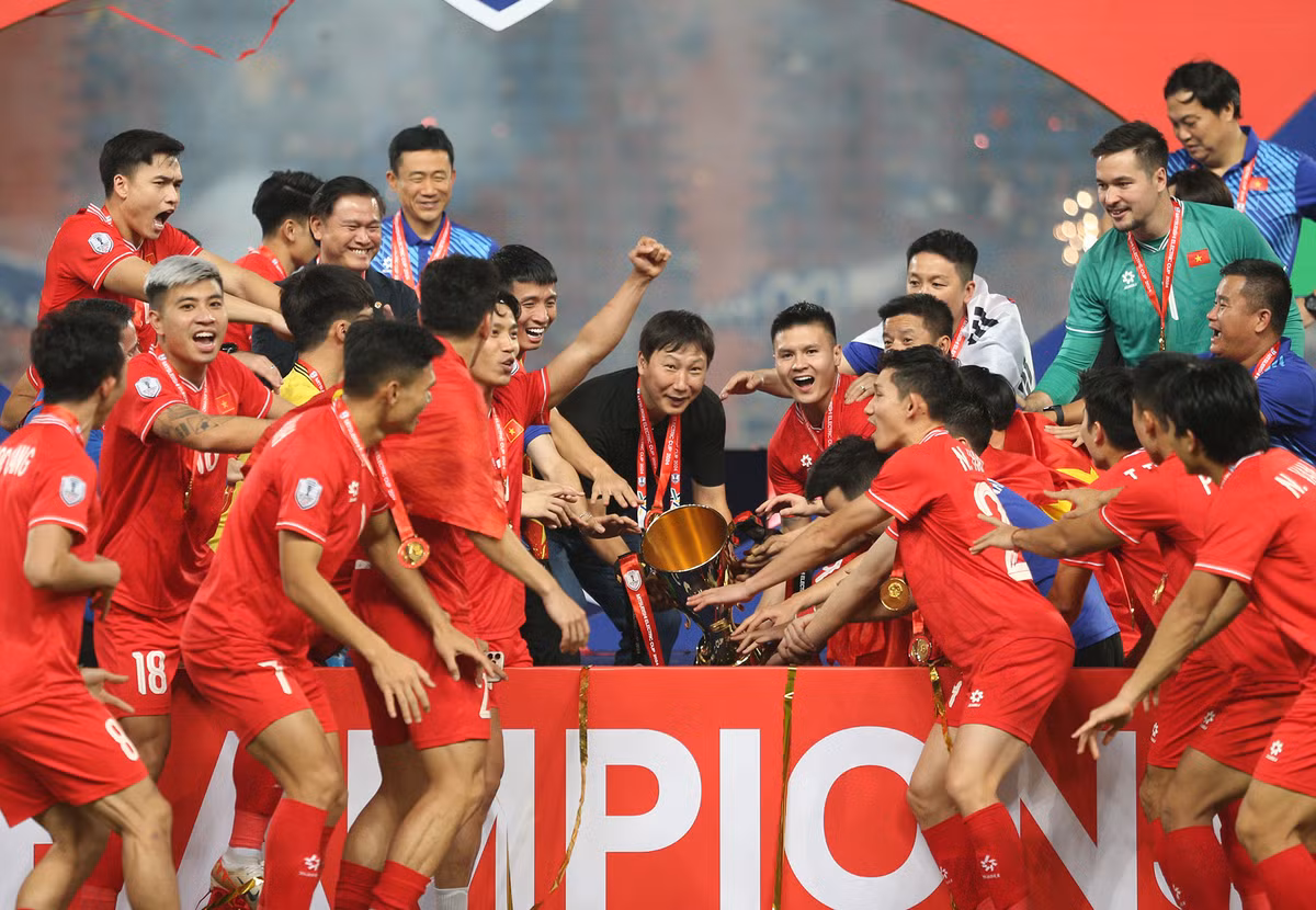 Bong da Viet Nam nam Giap Thin: Tu that vong den ngoi vuong-Hinh-2