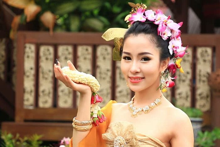  15. Ngôn ngữ cơ thể phong phú. Người Thái rất chú trọng ngôn ngữ cơ thể và tránh chạm vào đầu người khác, vì đầu được coi là phần cơ thể thiêng liêng nhất. Ảnh: Pinterest.